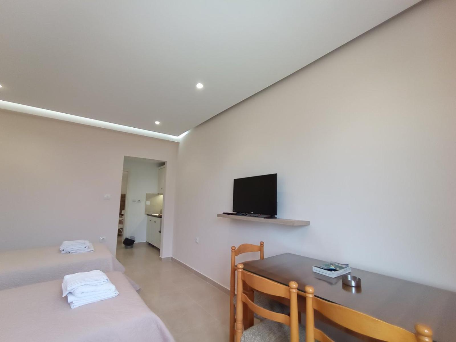 Achilles Apartments Sarande Exterior photo