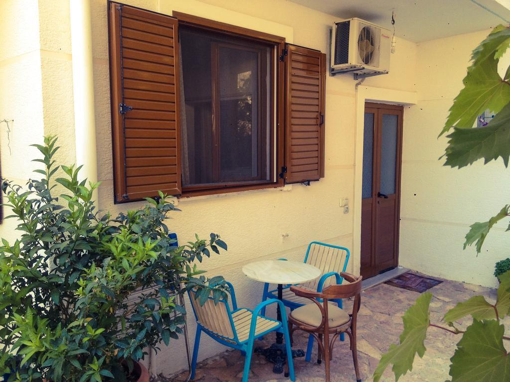 Achilles Apartments Sarande Exterior photo